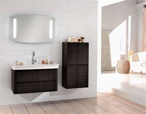 Подвесные комплекты мебели для ванны - стиль и практичность в одном